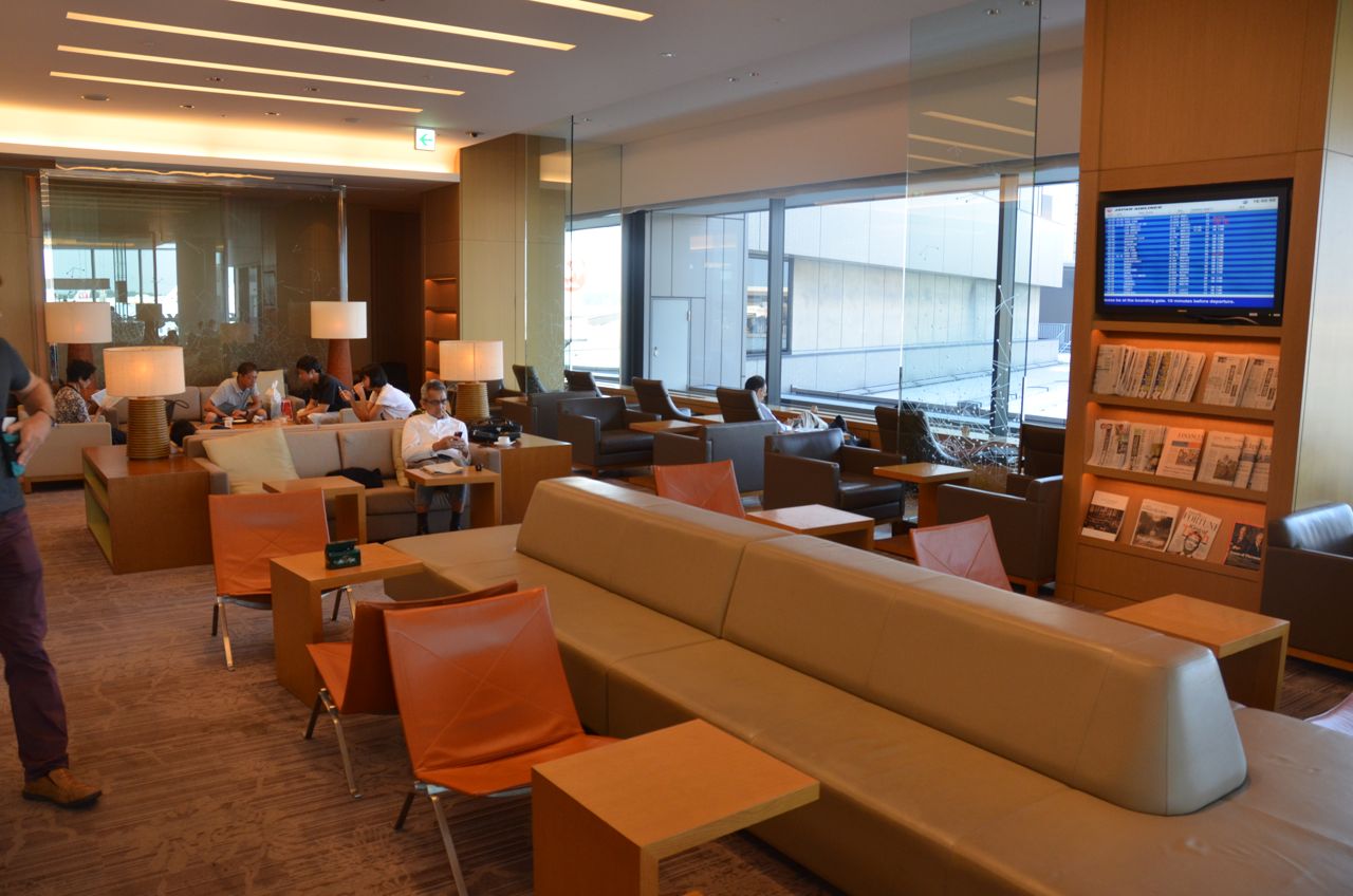 Review: Japan Airlines Sakura Lounge, Narita International Airport