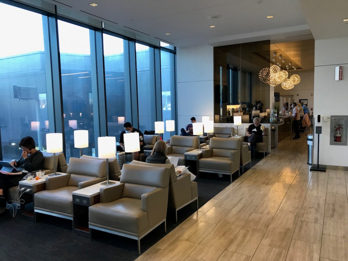 Review: United Club Lounge SFO – “E” Concourse, USA | World Traveller 73