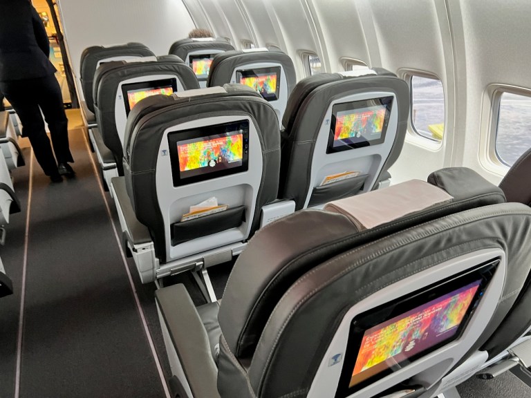 review-icelandair-saga-business-class-b757-200-reykjav-k-keflavik