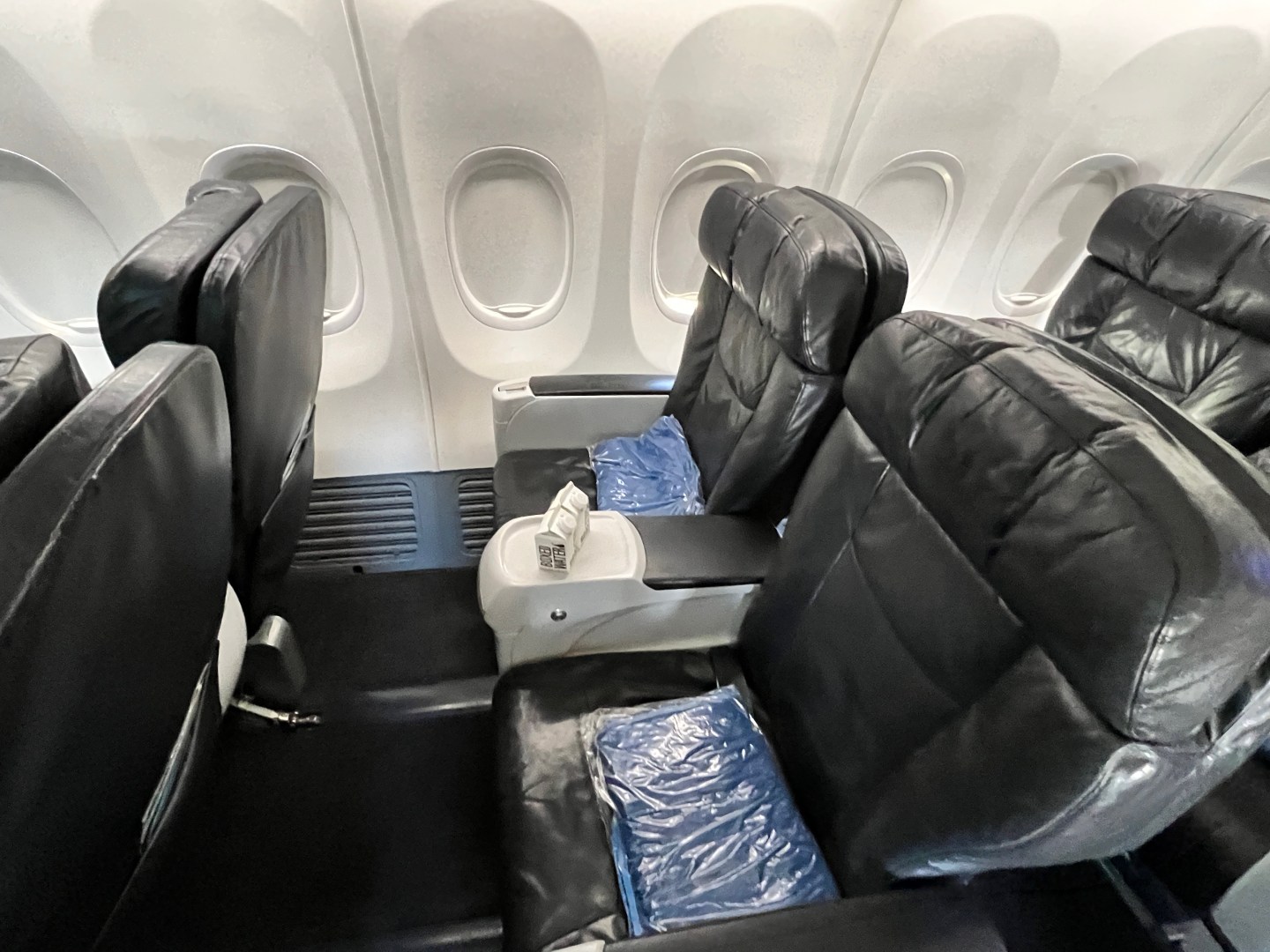 Review: Alaska Airlines First Class B737-9, Seattle – Kona | World