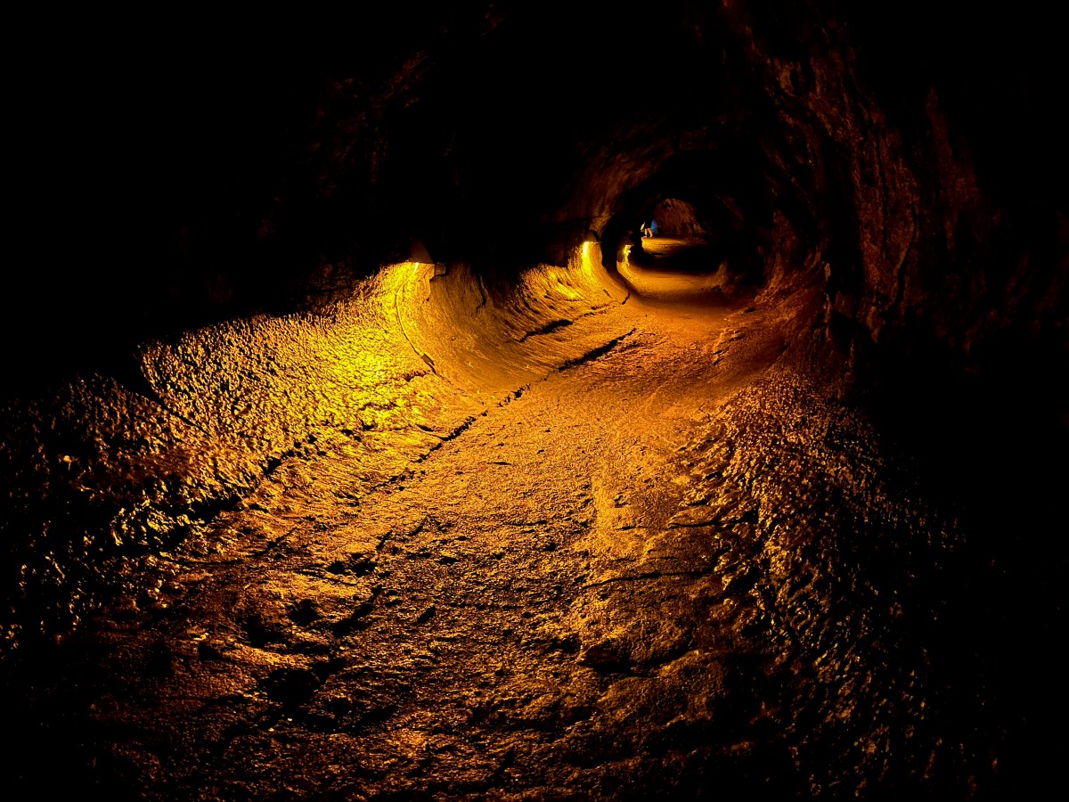 Nāhuku Lava Tubes: Visiting Hawaii Volcanoes National Park, Hawaii, USA